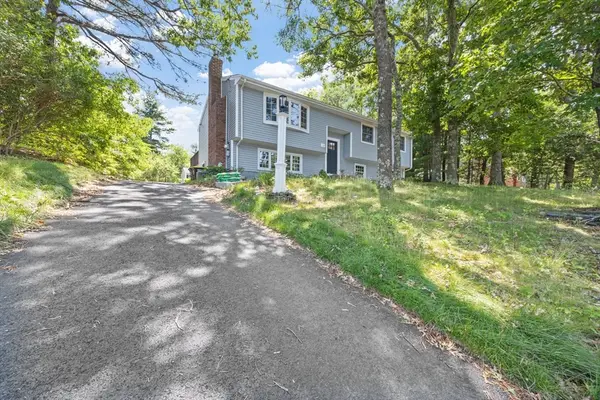 16 Pequot Ter, Plymouth, MA 02360