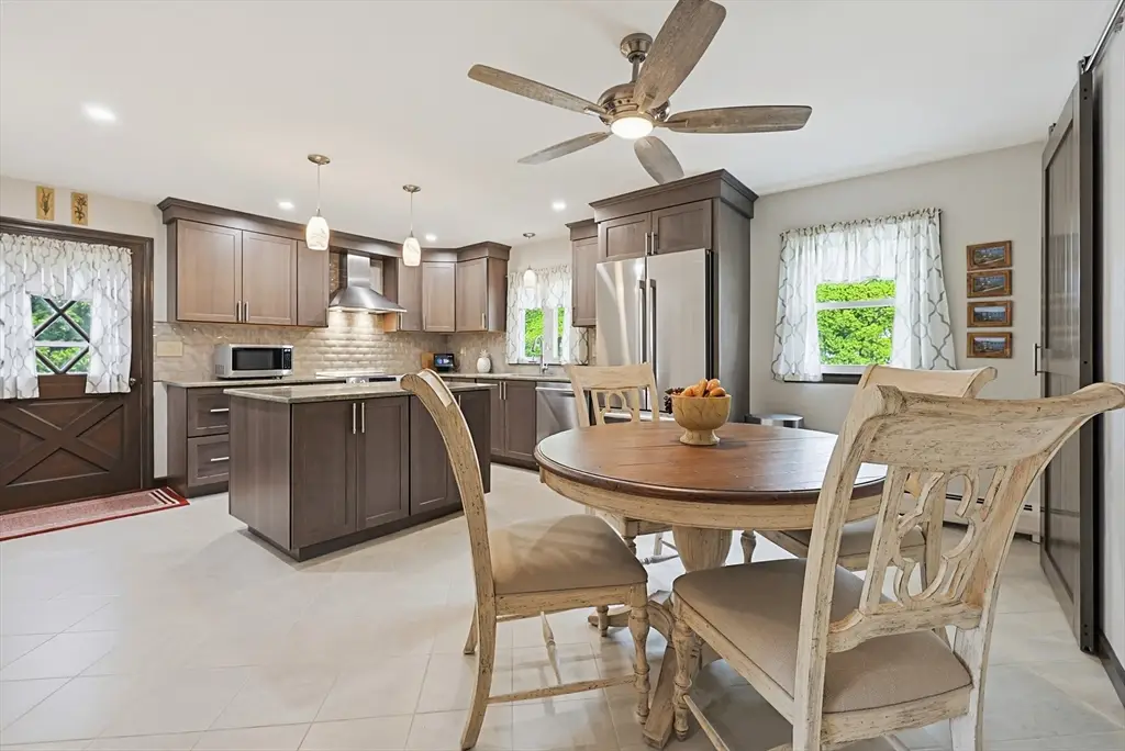 3 King St, Bristol, RI 02809 - #1