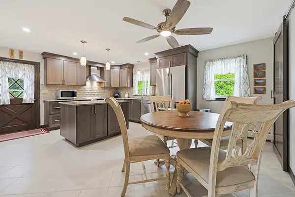 3 King St, Bristol, RI 02809