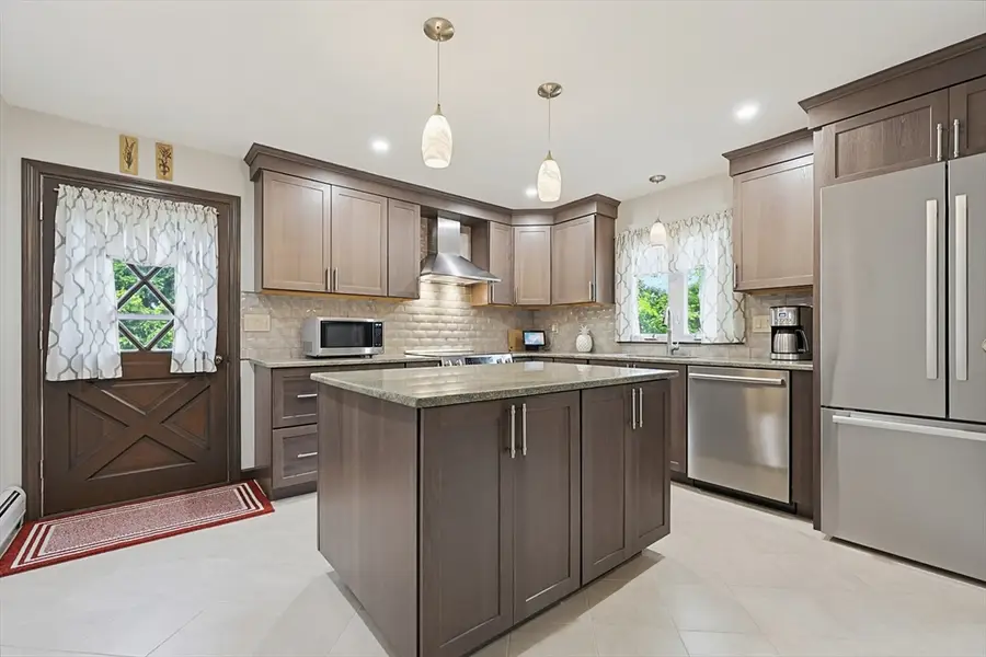 3 King St, Bristol, RI 02809 - #2