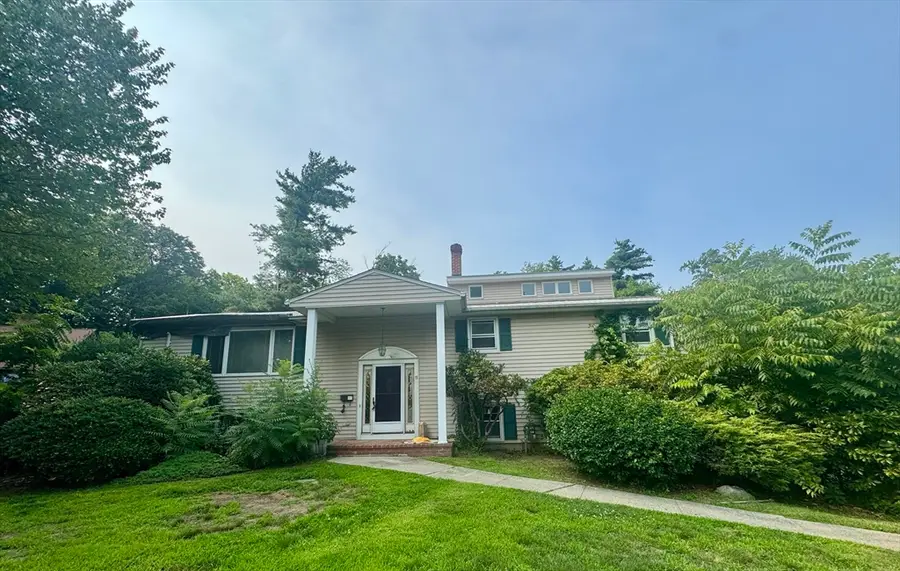 11 Robert Dr, Holyoke, MA 01040 - #2