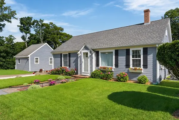 21 W Spring St, Tisbury, MA 02568