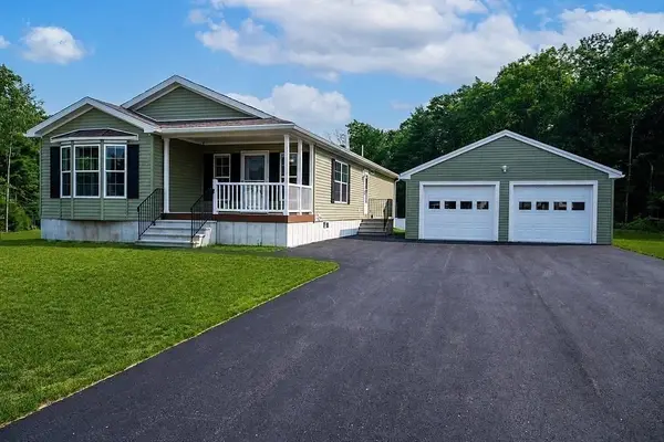 102 Topaz Terrace, Gardner, MA 01440