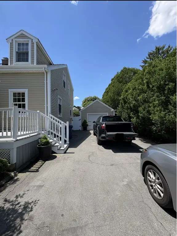 231 Adelaide St, New Bedford, MA 02745 - #3
