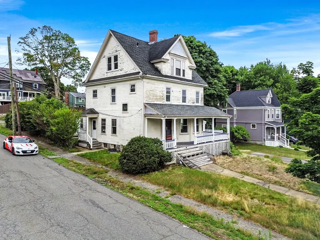 33 High St, Stoneham, MA 02180 - #1