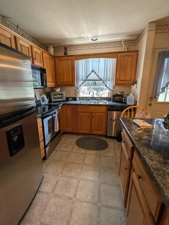 60 Waters Edge Dr #60, Ludlow, MA 01056 - #2