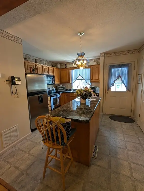60 Waters Edge Dr #60, Ludlow, MA 01056 - #3
