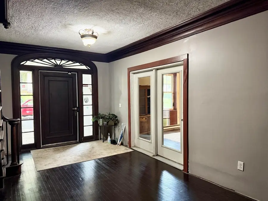 54 Ridgewood Pl, Springfield, MA 01105 - #3