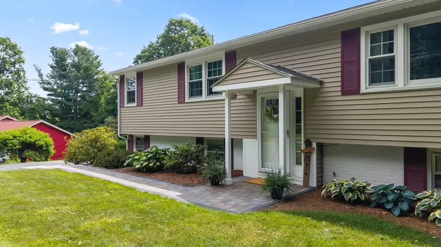 22 Barnard St, Shrewsbury, MA 01545 - #3