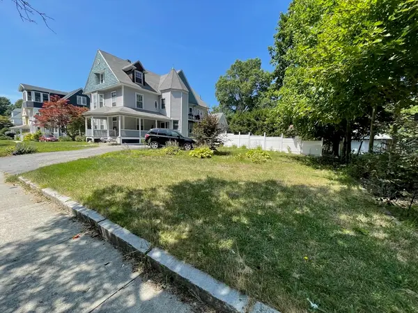 328 Highland St, Worcester, MA 01608
