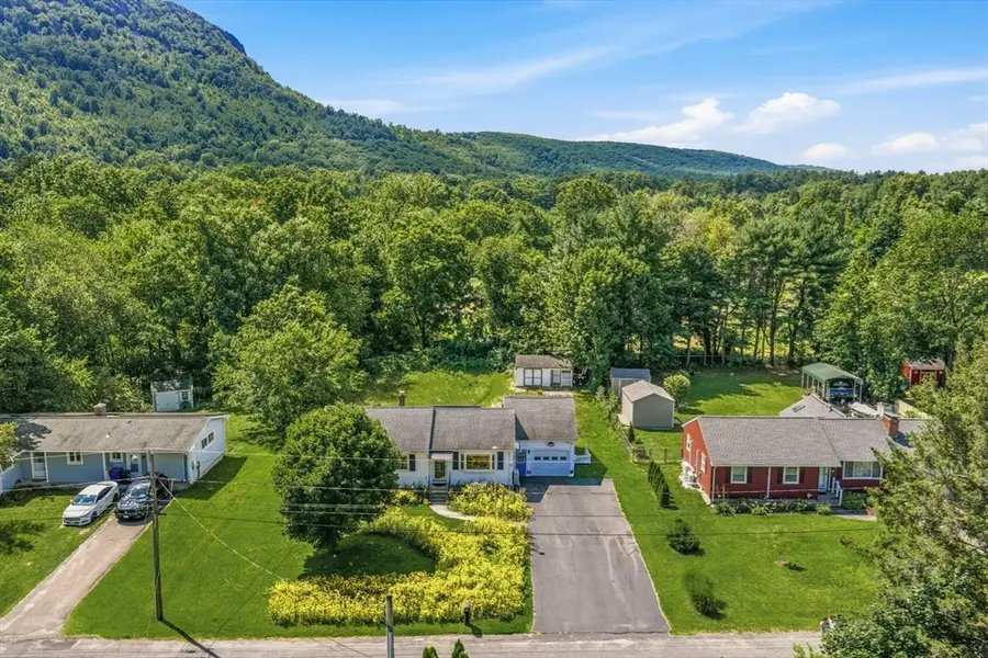 8 Richardson Cir, Easthampton, MA 01027 - #2