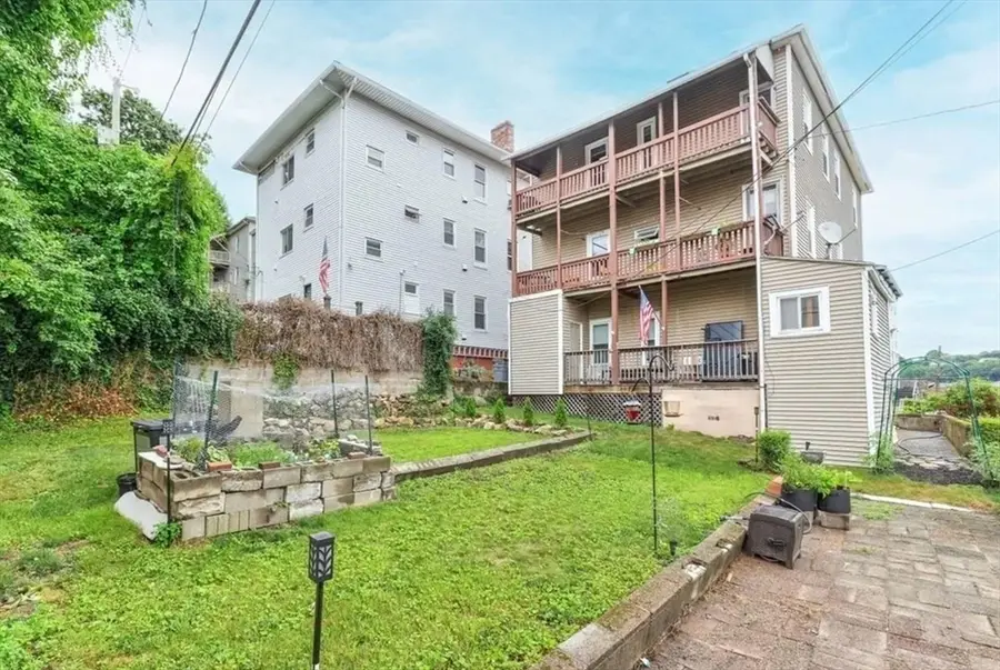 11 Shamrock St, Worcester, MA 01605 - #2