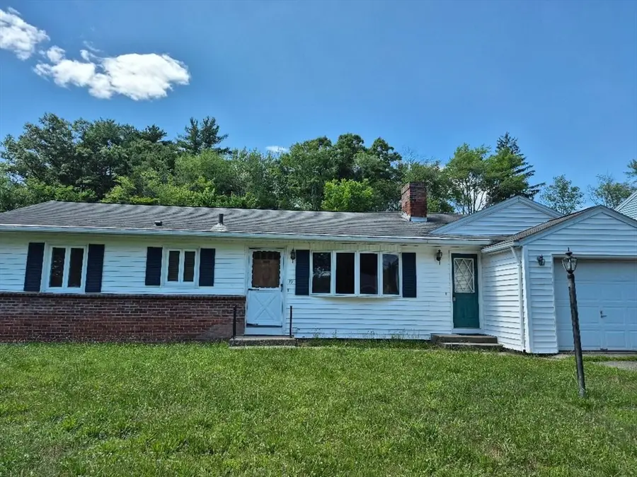 39 Higher St, Ludlow, MA 01056 - #2