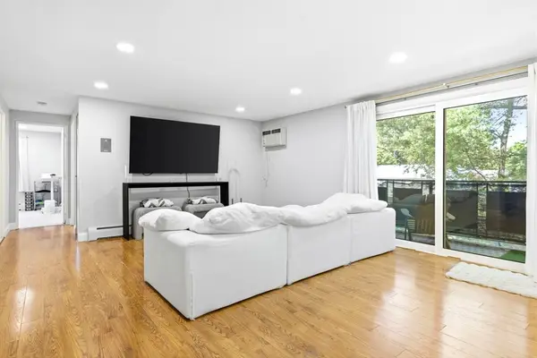 206 Rock St #M7, Norwood, MA 02062