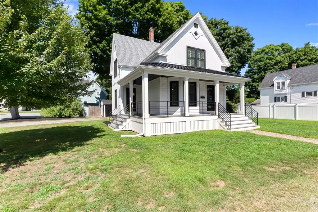 13 Pleasant St, Hamilton, MA 01982 - #1