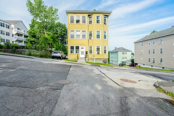 42 Adams St, Worcester, MA 01604