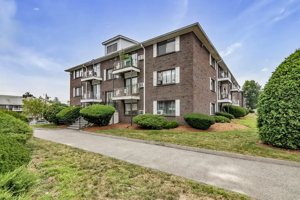 262 E Haverhill St #2, Lawrence, MA 01841 - #1