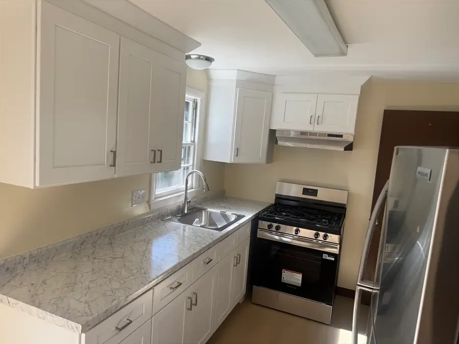 74 Leatherleaf Dr, Springfield, MA 01109 - #3