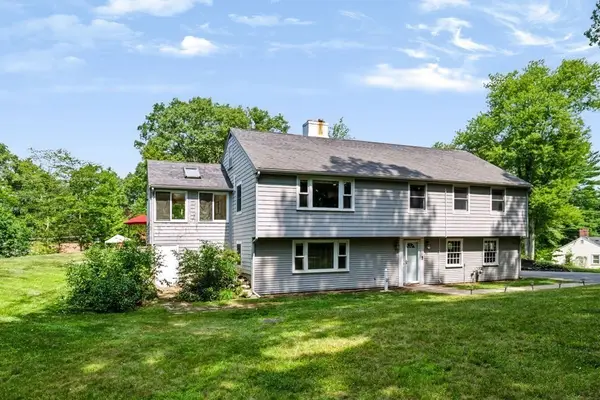 29 Canterbury Hill Rd, Topsfield, MA 01983