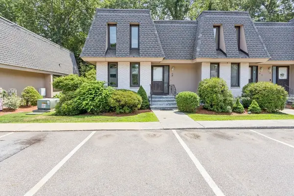 14 Grove Square #14, Randolph, MA 02368