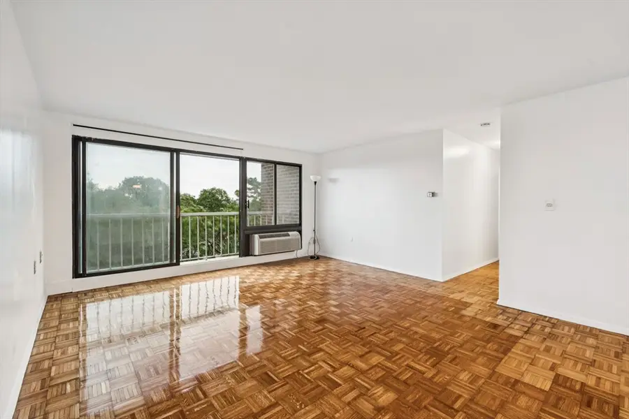 1105 Massachusetts Ave #6A, Cambridge, MA 02138 - #2