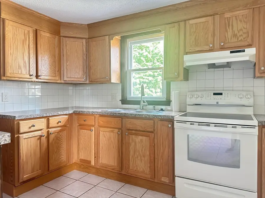 26-28 Birch St, Ludlow, MA 01056 - #3