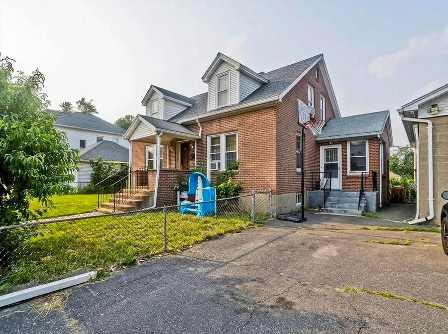 26 Grace St, Chicopee, MA 01020 - #3