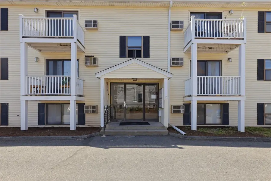 15 Houghton St #6, Worcester, MA 01604 - #2