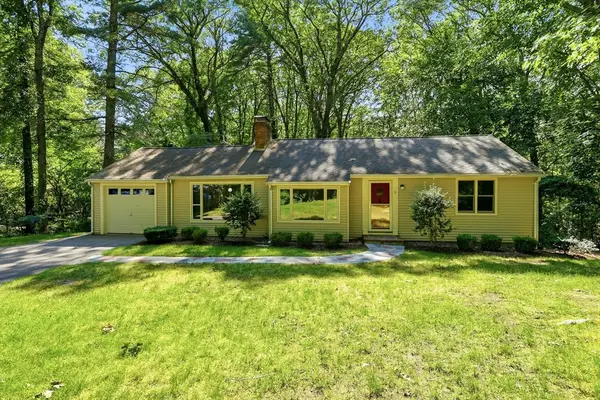 5 Hayden Ln, Bedford, MA 01730