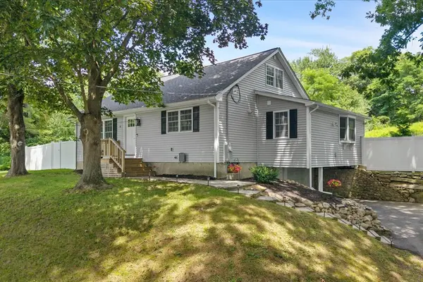 11 Mendon Road, Northbridge, MA 01534