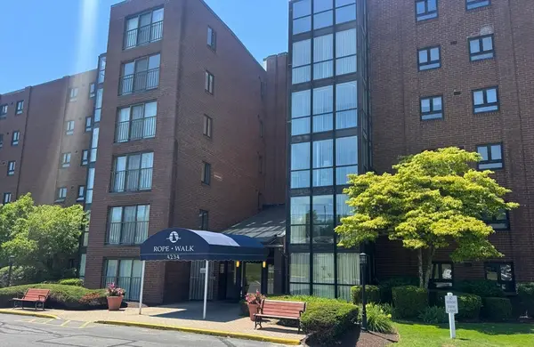 4234 N Main St #5A5, Fall River, MA 02720