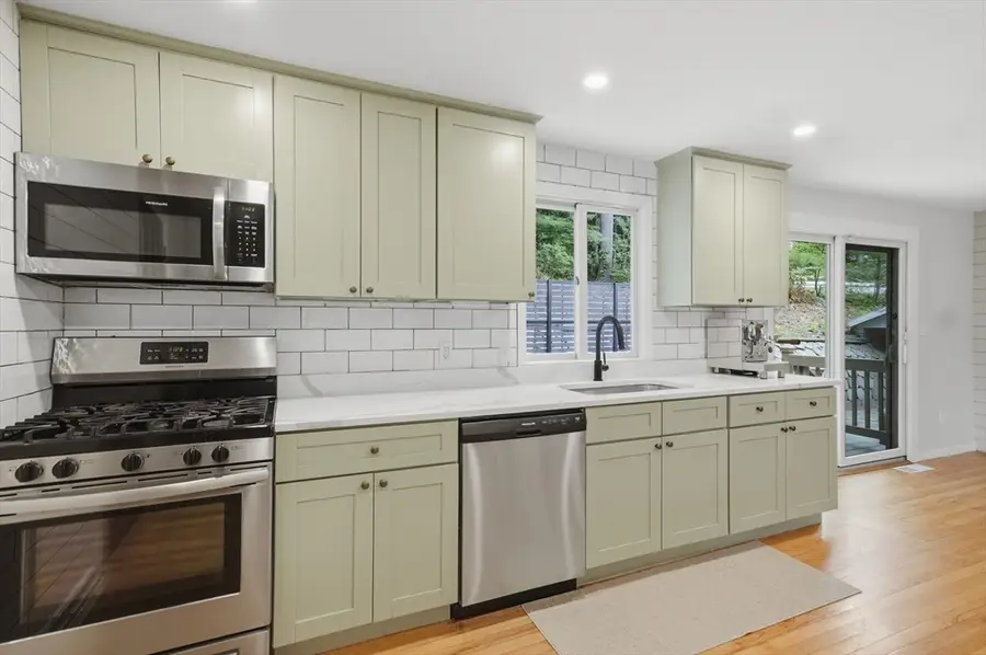 334 Rogers St, Lowell, MA 01852 - #3