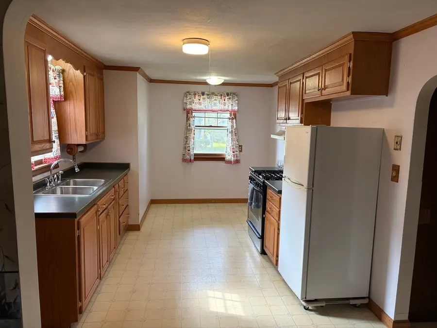 84 Clairmont Ave, Chicopee, MA 01013 - #3
