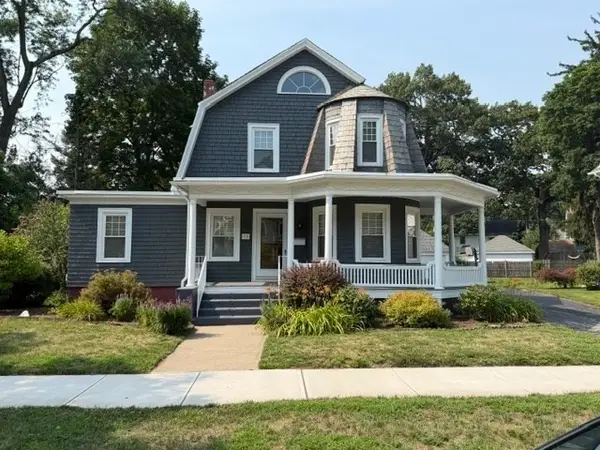 20 Woodlawn Pl, Longmeadow, MA 01106