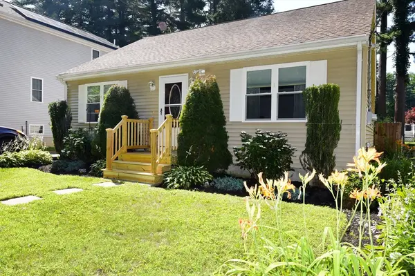 34 Thirteenth Ave, Halifax, MA 02338