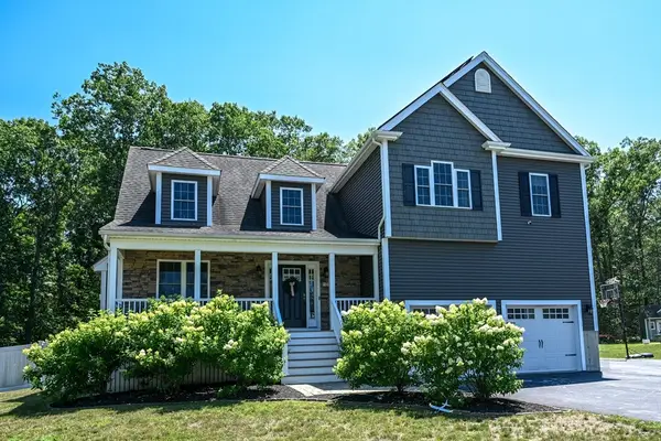 1 Debrah Ln, Millis, MA 02054