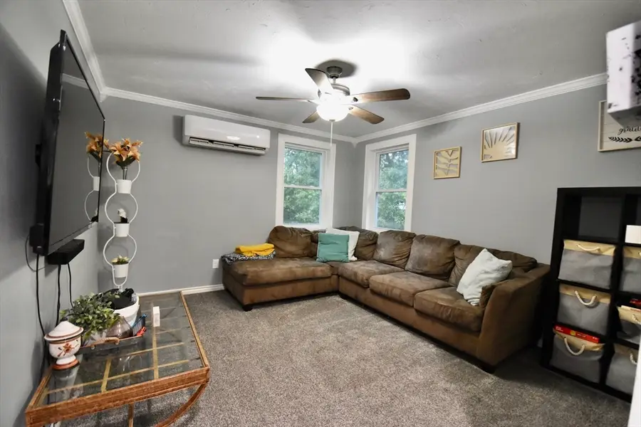9 Maid Marion St, Oxford, MA 01540 - #3