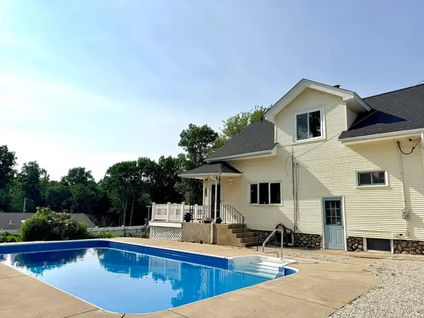 22 Pelican Ave, Worcester, MA 01605