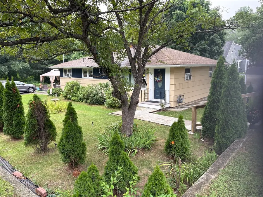 106 N Lowell St, Methuen, MA 01844 - #2