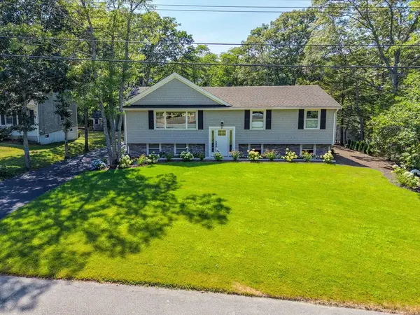 11 Madeline Rd, Falmouth, MA 02536