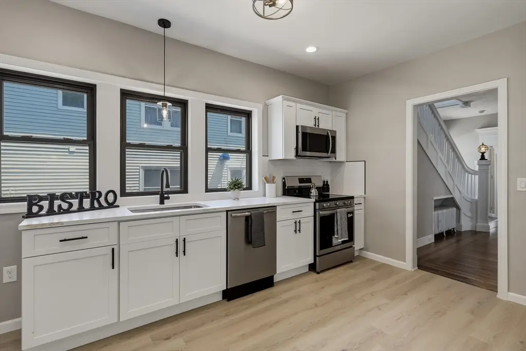 61 W Glen St, Holyoke, MA 01040 - #1