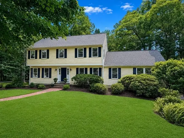 112 Wood End Lane, Medfield, MA 02052