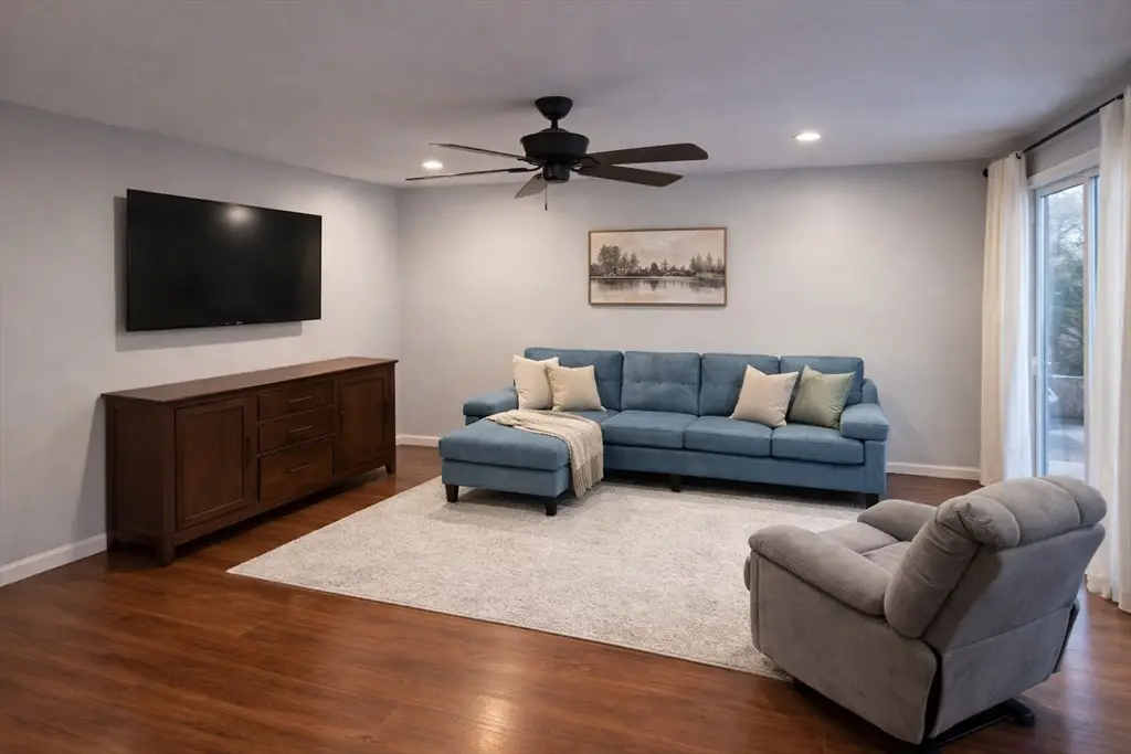 645 Robbins Ave #52, Dracut, MA 01826 - #1