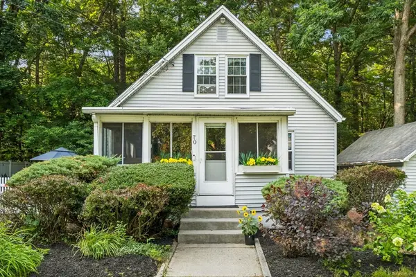 70 Mirror Lake Ave #70, Norfolk, MA 02056