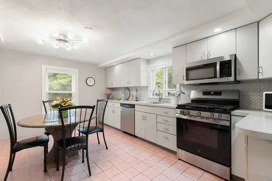48 Valley St, Wakefield, MA 01880 - #3