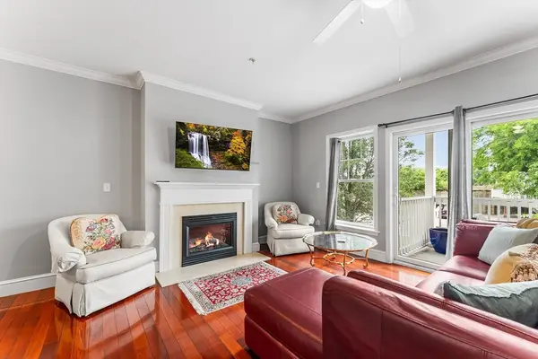 414 Mount Hope St #109, North Attleboro, MA 02760