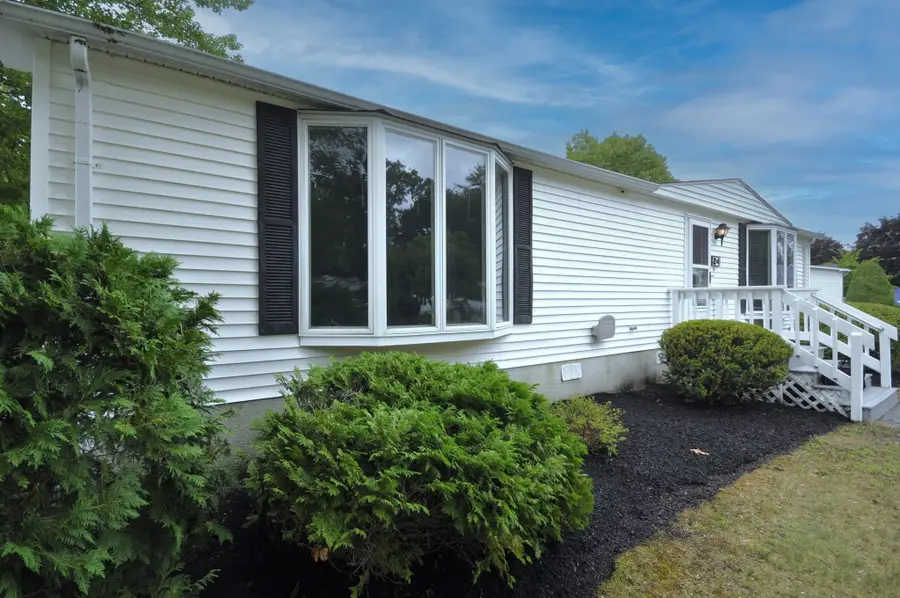 24 Leisurewoods Dr, Rockland, MA 02370 - #2