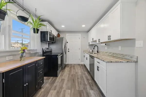 140 Everett St, Easthampton, MA 01027