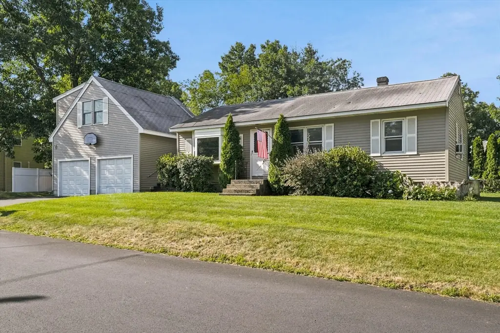 16 Edgelawn Ave, North Chelmsford, MA 01863 - #1
