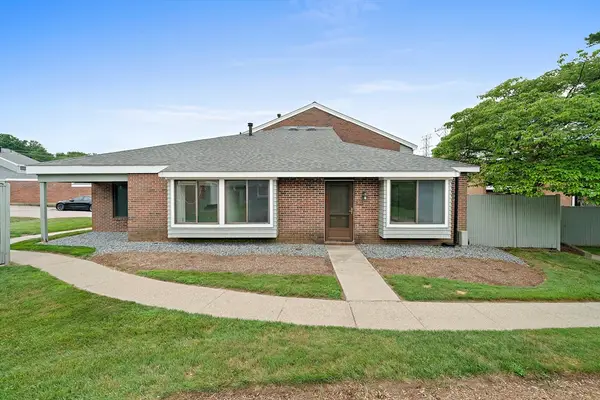 47 Rosewood Dr #47, Stoughton, MA 02072